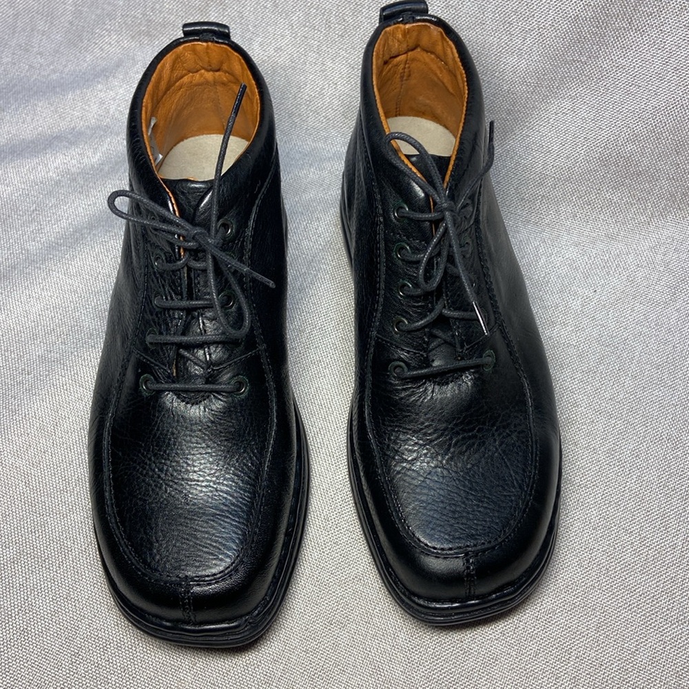 World BLEND Women’s Leather Boots. Size 38